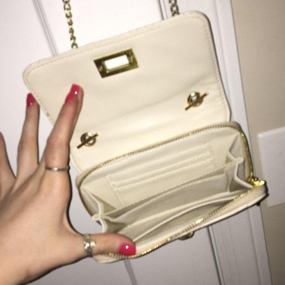 Crossbody - Picture 2 of 4